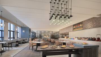 El desayuno cuesta 138 CNY por persona