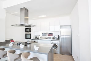 Kühlschrank, Ofen, Herdplatte, Geschirrspüler