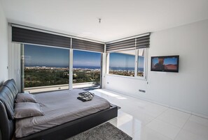 3 chambres, fer et planche à repasser, Wi-Fi gratuit, draps fournis