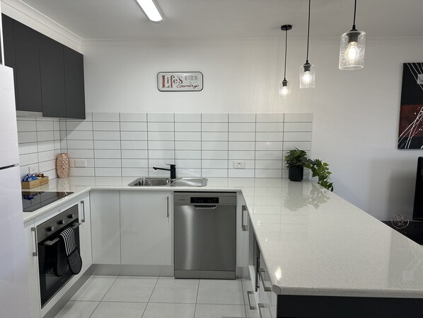 Fridge, microwave, oven, stovetop