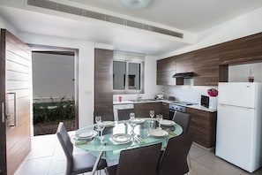 Réfrigérateur, four, plaque de cuisson, lave-vaisselle