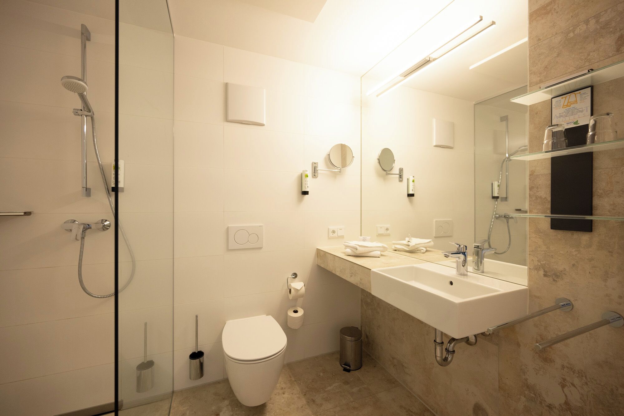 standard double room | bathroom | shower, free toiletries, hair dryer, towels