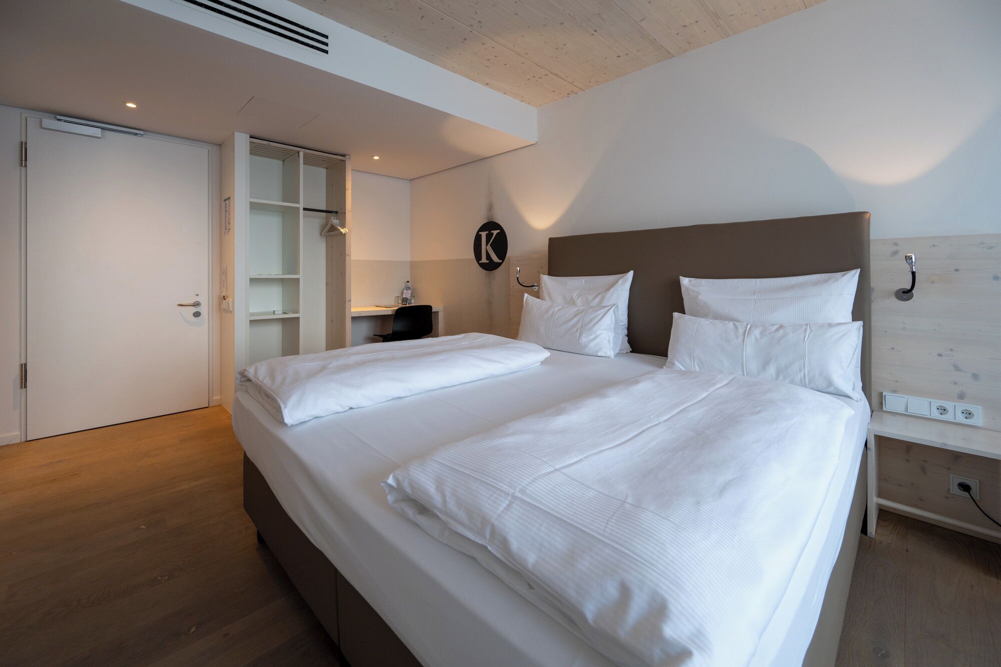 superior double room | 1 bedroom, hypo-allergenic bedding, desk, laptop workspace