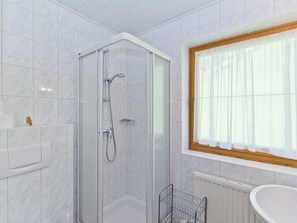Apartment | Bathroom - Alluring Apartment in Saalbach With Balcony (Saalbach-Hinterglemm)
