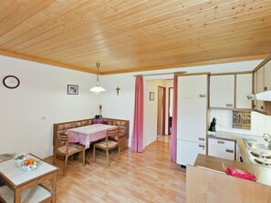 Apartment | Living room - Alluring Apartment in Saalbach With Balcony (Saalbach-Hinterglemm)