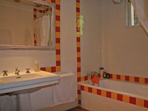 House | Bilik Mandi | Tab mandi 
