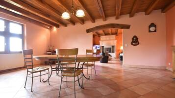 House | Tempat makan