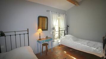 House | 4 bedrooms, individually furnished, bed sheets