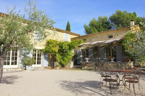 House | Outdoor dining - Mansion in Vaison-la-romaine With Private Pool (Saint-Romain-en-Viennois)