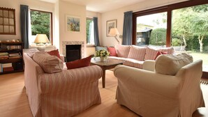 Living room - Holiday Home in Bergen aan Zee With Terrace (Bergen aan Zee)