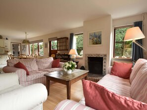 Living room - Holiday Home in Bergen aan Zee With Terrace (Bergen aan Zee)