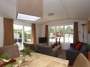 DVD player - Authentic Chalet with Garden near Wadden Sea (Hippolytushoef)