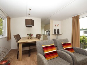 Dining - Authentic Chalet with Garden near Wadden Sea (Hippolytushoef)