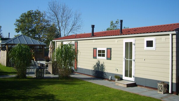 Exterior - Authentic Chalet with Garden near Wadden Sea (Hippolytushoef)
