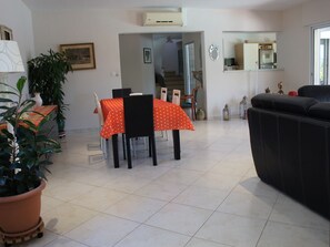 Dining - Beautiful Holiday Home in Cotignac France With Swimming Pool (Cotignac)
