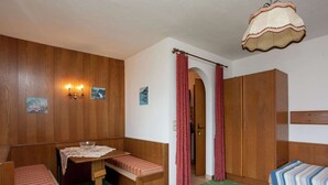 Dining - Apartment in Hart im Zillertal With Garden, Balcony, Parking (Hart im Zillertal)