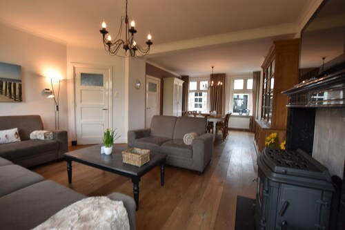 Spacious Farmhouse in Ijzendijke With Garden