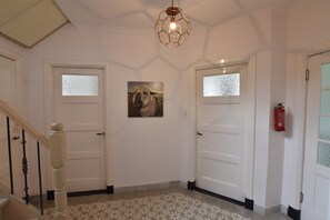 House | Reception - Spacious Farmhouse in Ijzendijke With Garden (IJzendijke)