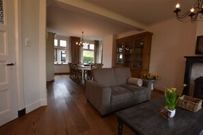 Living room - Spacious Farmhouse in Ijzendijke With Garden (IJzendijke)