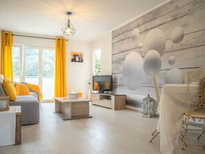 Living room - Modern Apartment in Fréjus Near the Sea (Frejus)