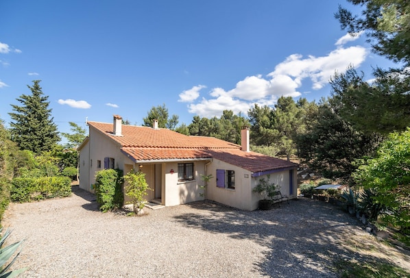 Exterior - Villa in Pouzols With Private Pool (Pouzols-Minervois)