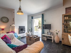 Villa | Living room - Villa in Pouzols With Private Pool (Pouzols-Minervois)