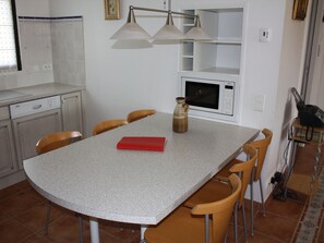 Dining - Quaint Holiday Home in Castelnaud-la-chapelle With Terrace (Castelnaud-la-Chapelle)