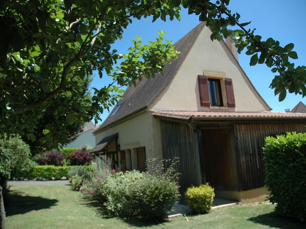 House | Exterior - Quaint Holiday Home in Castelnaud-la-chapelle With Terrace (Castelnaud-la-Chapelle)
