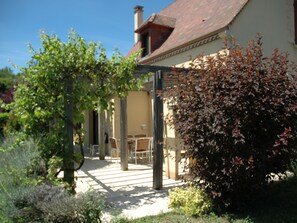 Exterior - Quaint Holiday Home in Castelnaud-la-chapelle With Terrace (Castelnaud-la-Chapelle)