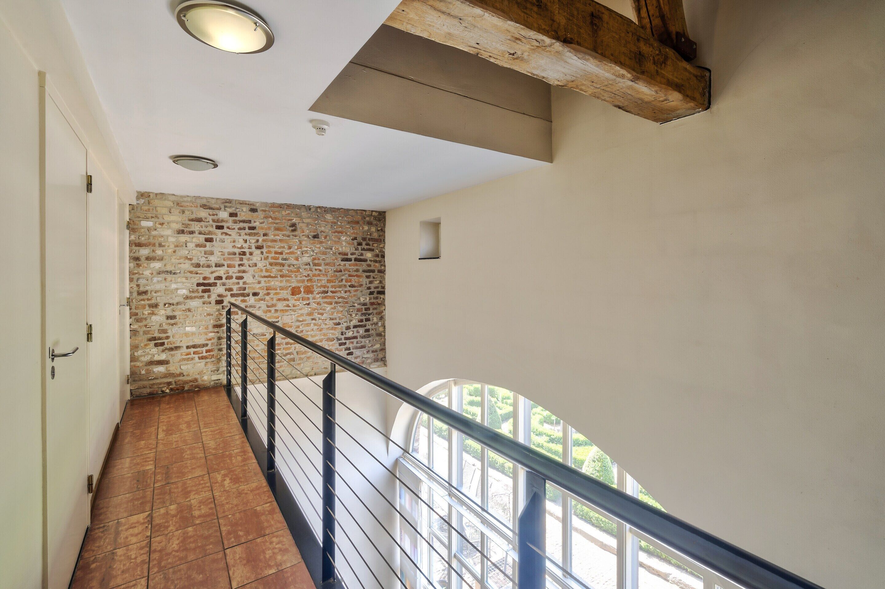 المنشأة من الداخل