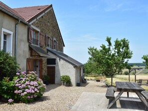 House | Exterior - Cosy Holiday Home in Rémilly With a Terrace (Remilly)