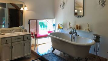 House | Bathroom | Bathtub, hair dryer, towels