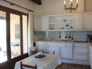 House | Private kitchen - Lavish Holiday Home in Le Plan-de-la-tour With Swimming Pool (Plan-de-la-Tour)