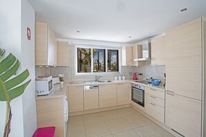 Kühlschrank, Ofen, Herdplatte, Geschirrspüler