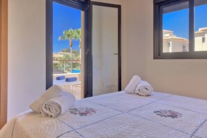 4 slaapkamers, een strijkplank/strijkijzer, gratis wifi, beddengoed