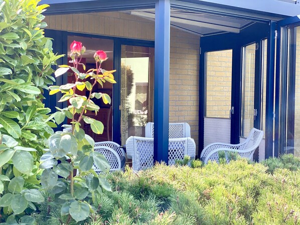 Exterior detail - Fantastic VILLA***** Whirlpool, sauna, wood-burning fireplace, barbecue, high-speed internet (Göhren-Lebbin)