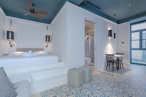 1 slaapkamer, een strijkplank/strijkijzer, gratis wifi, beddengoed