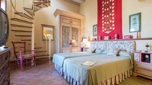 5 bedrooms, WiFi, bed sheets - Ideal rural house for families (Utrera)