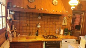 Kaffetrakter/tekoker, kjøleskap, mikrobølgeovn og ovn