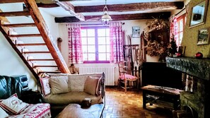 TV, fireplace, DVD player, stereo