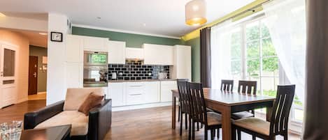 Apartment | Private kitchen | Oven, dishwasher, electric kettle, cookware/dishes/utensils