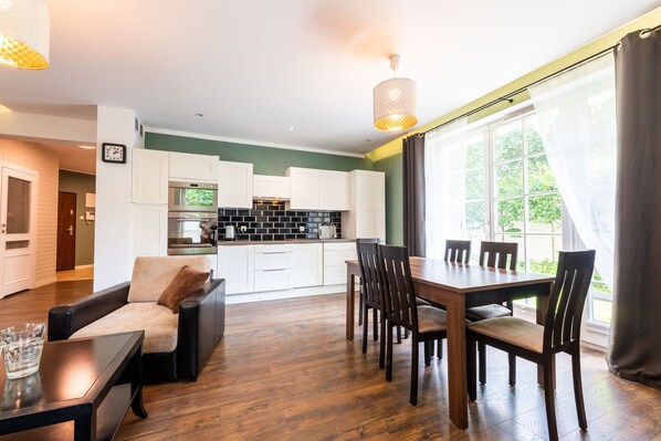 Apartment | Private kitchen | Oven, dishwasher, electric kettle, cookware/dishes/utensils