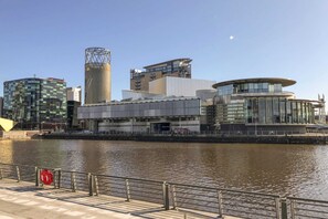 Exterior - Lovely Home in Media City right by the Quays (Salford)