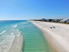 Una spiaggia nelle vicinanze