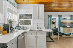 Fridge, microwave, oven, stovetop - Laguna Beach! Directly Across Street-30' to Perfect Beach Access #83 (Panama City Beach)