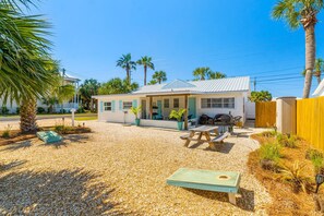 Outdoor dining - Laguna Beach! Directly Across Street-30' to Perfect Beach Access #83 (Panama City Beach)