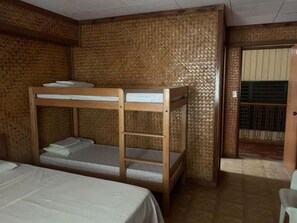 Standard-Vierbettzimmer