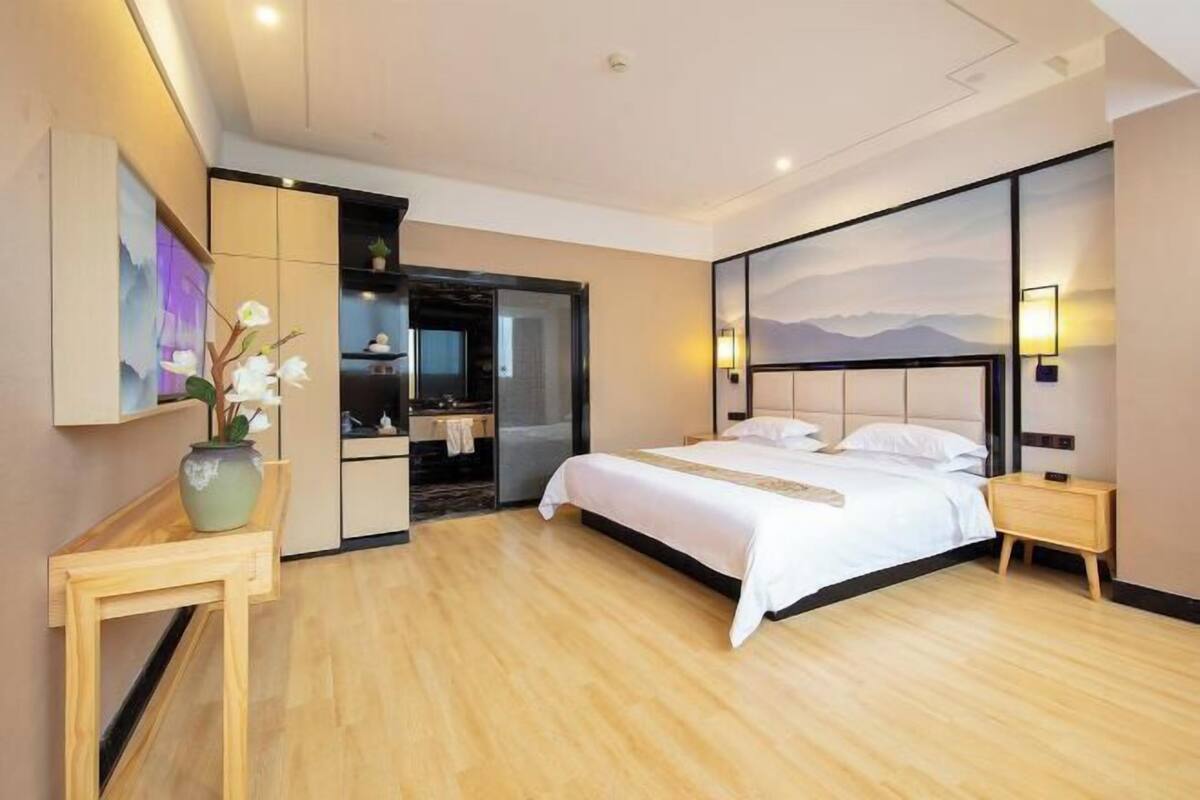 Desk, blackout curtains, free WiFi, bed sheets