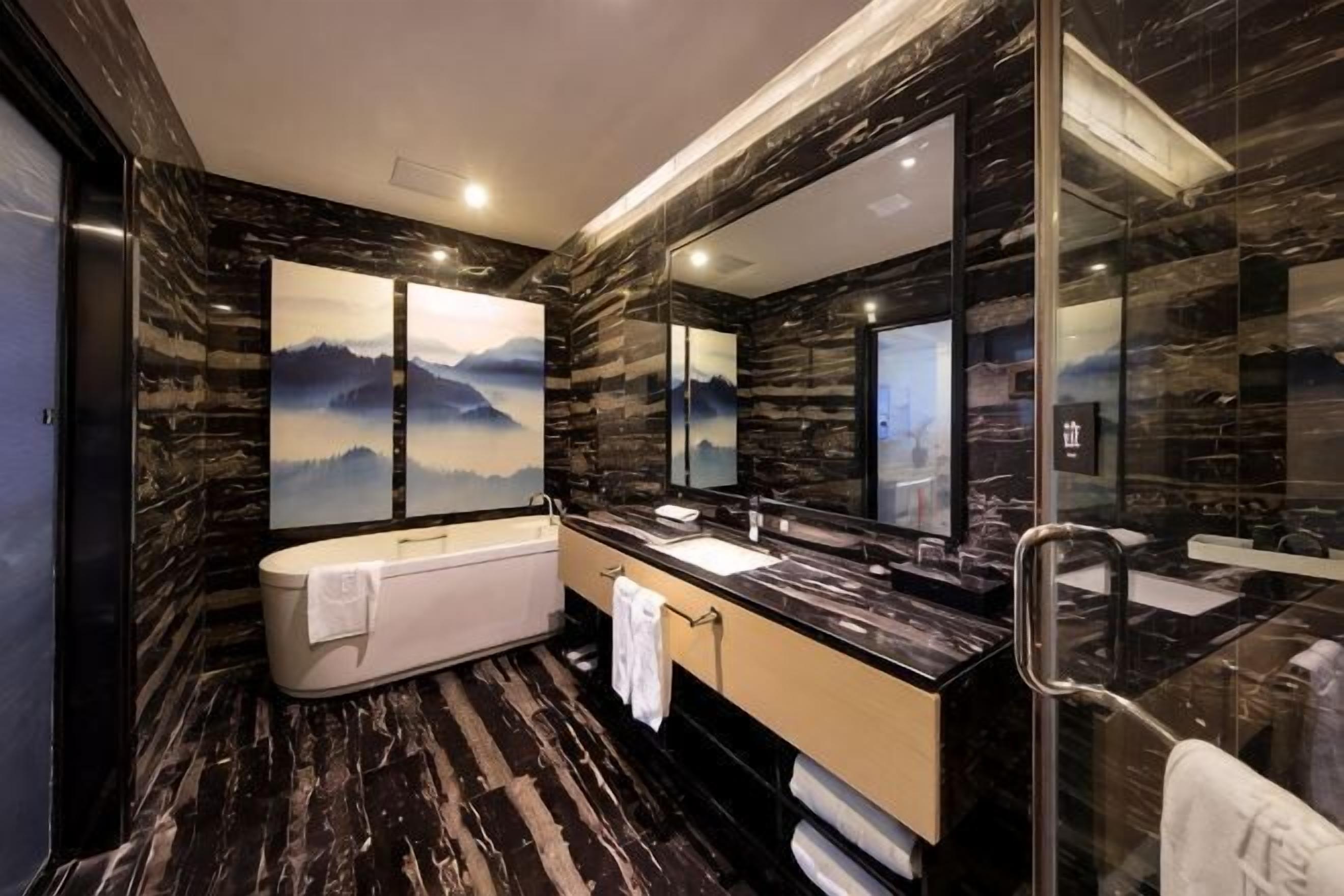 Escritorio, cortinas blackout, wifi gratis y ropa de cama 
