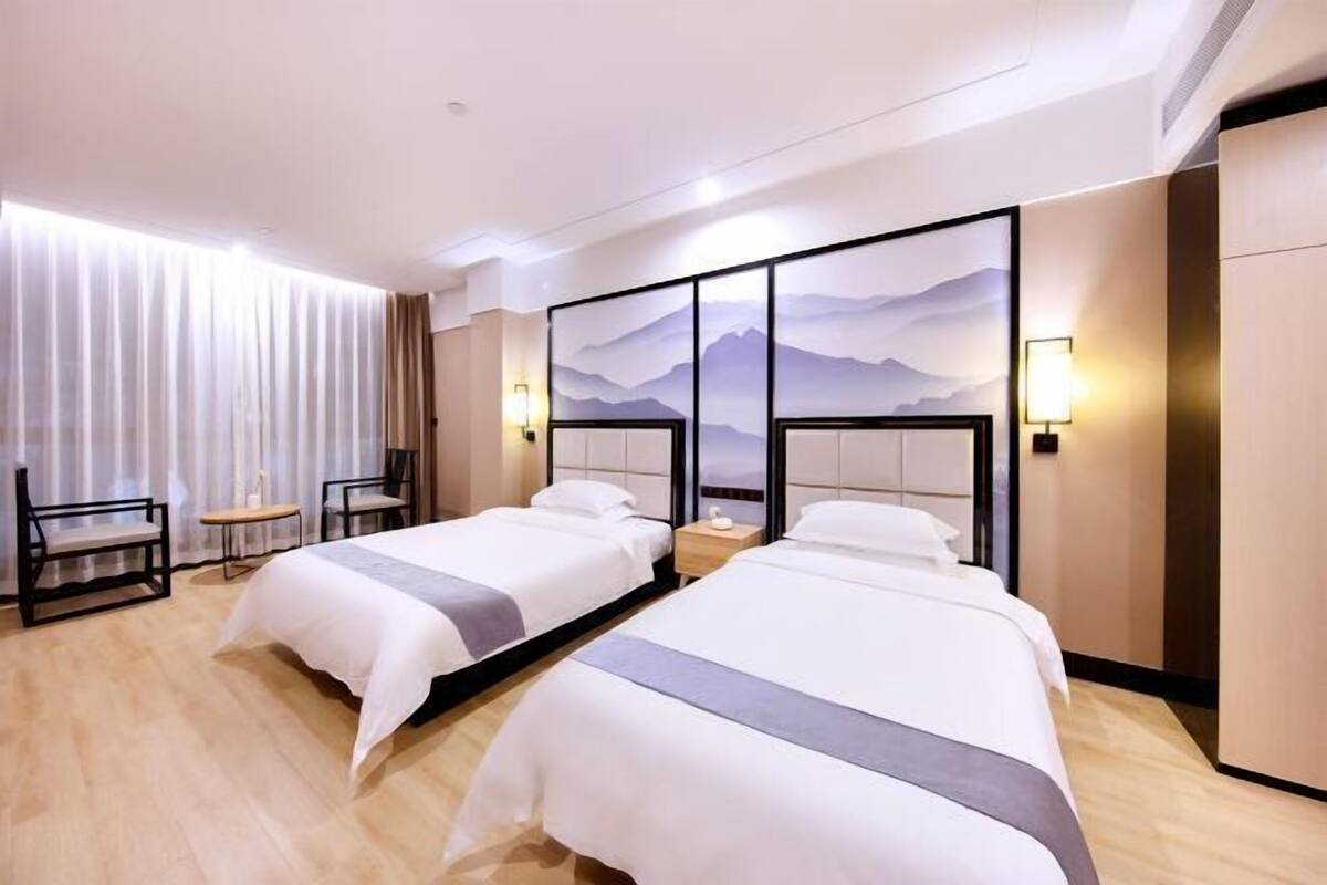 Desk, blackout drapes, free WiFi, bed sheets